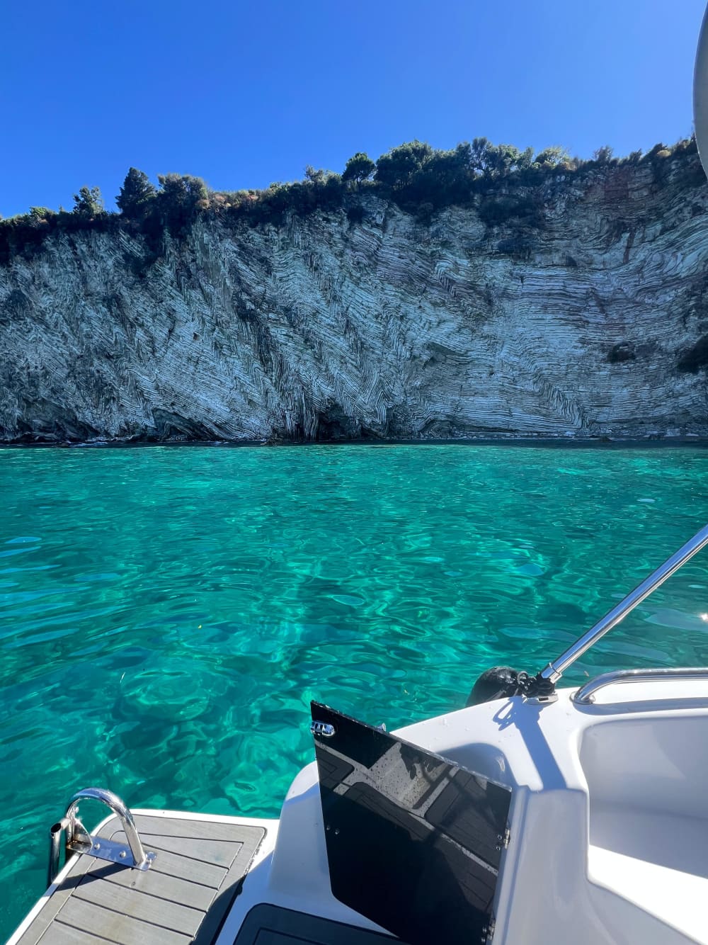 Caves, Coves & Crystal Waters: Discover the Coast of Sarandë