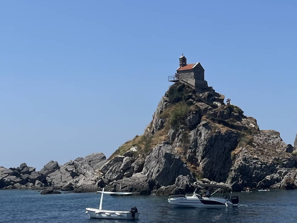 4-godzinny dzienny rejs katamaranem po Zatoce Kotorskiej