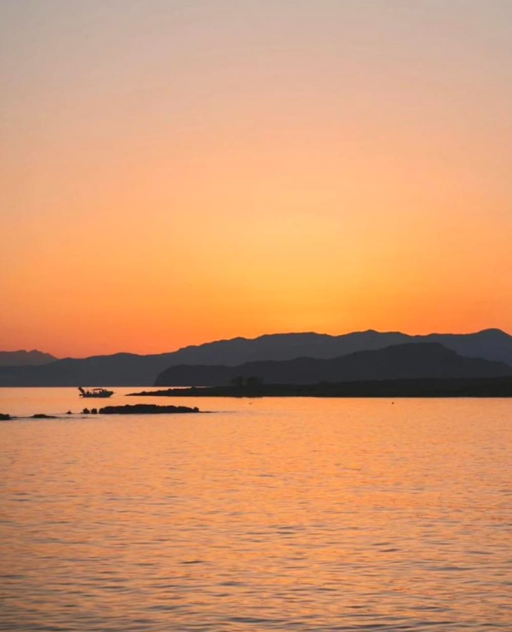 Escapade à l'heure dorée : croisière au coucher du soleil sur l'île de Thodorou