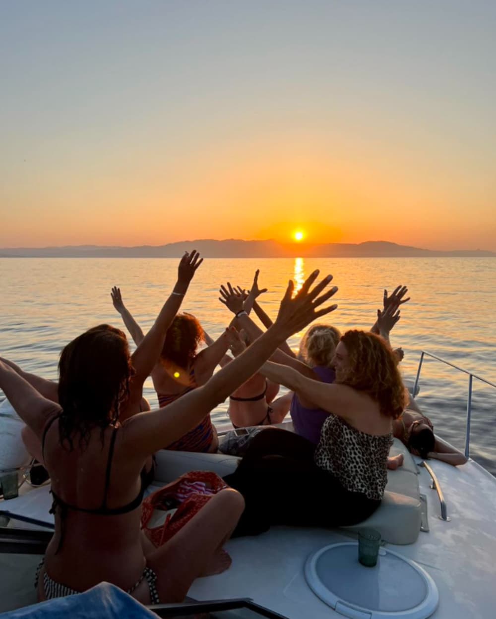 Escapade à l'heure dorée : croisière au coucher du soleil sur l'île de Thodorou