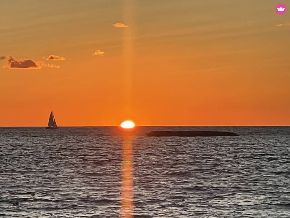 Sunset Escape: 3-Hour Chill Cruise