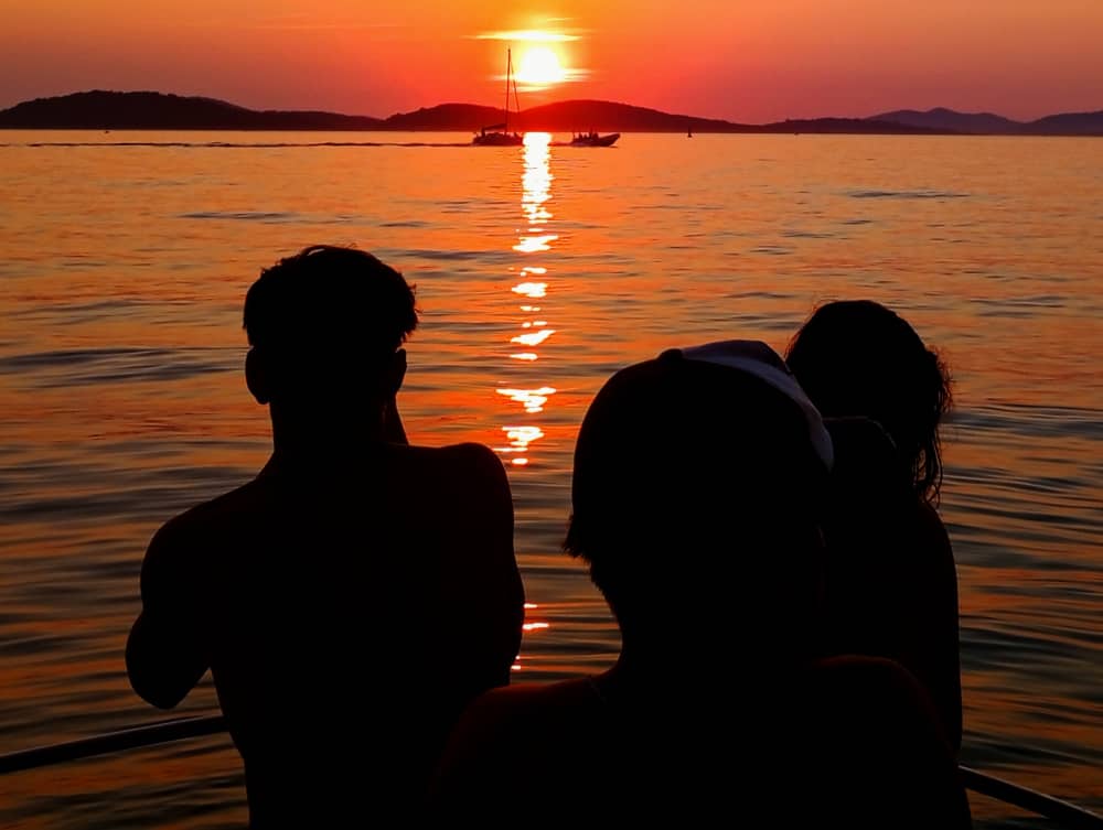 Full-Day Boat Tour: Sibenik Archipelago Island Bay "Swim, Snorkel, SUP" with Local Tavern Lunch or Dinner