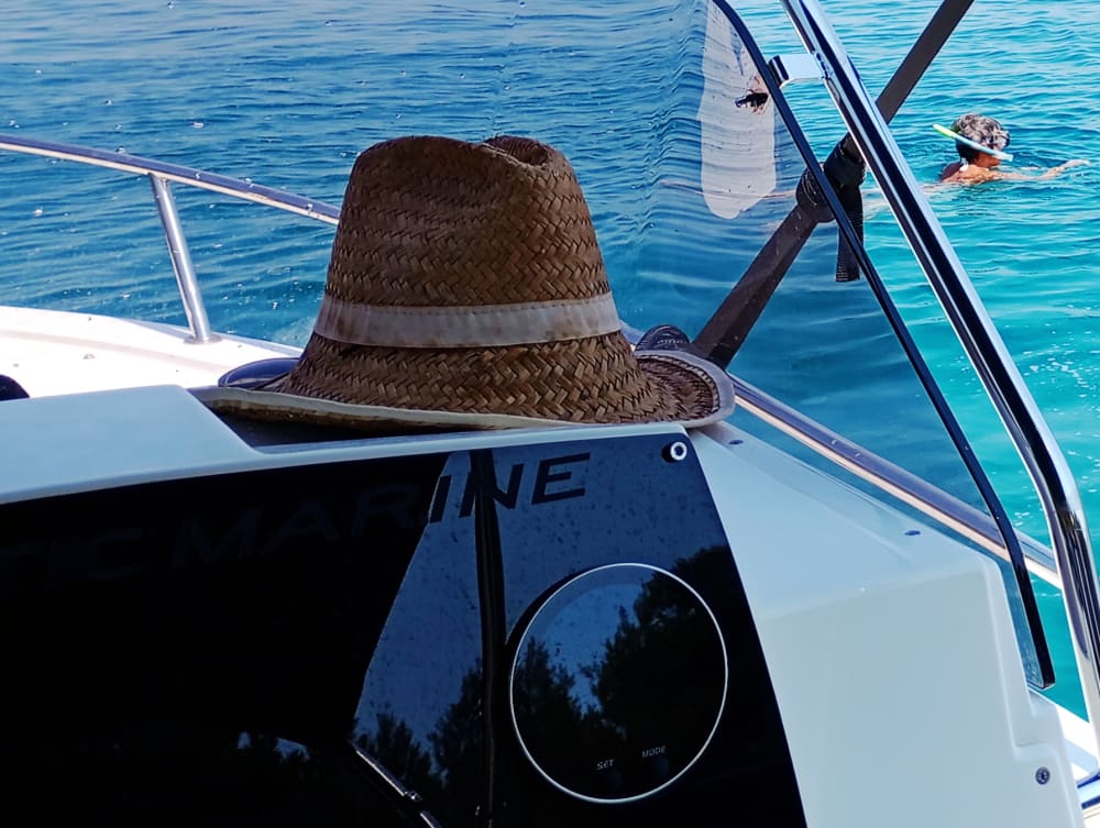 Full-Day Boat Tour: Sibenik Archipelago Island Bay "Swim, Snorkel, SUP" with Local Tavern Lunch or Dinner