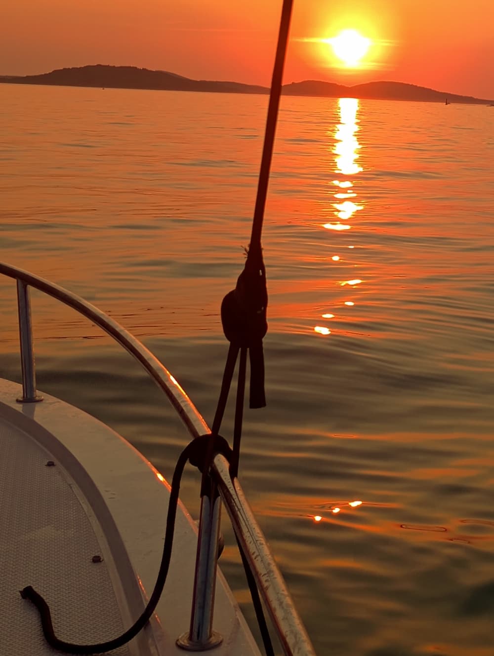 Full-Day Boat Tour: Sibenik Archipelago Island Bay "Swim, Snorkel, SUP" with Local Tavern Lunch or Dinner
