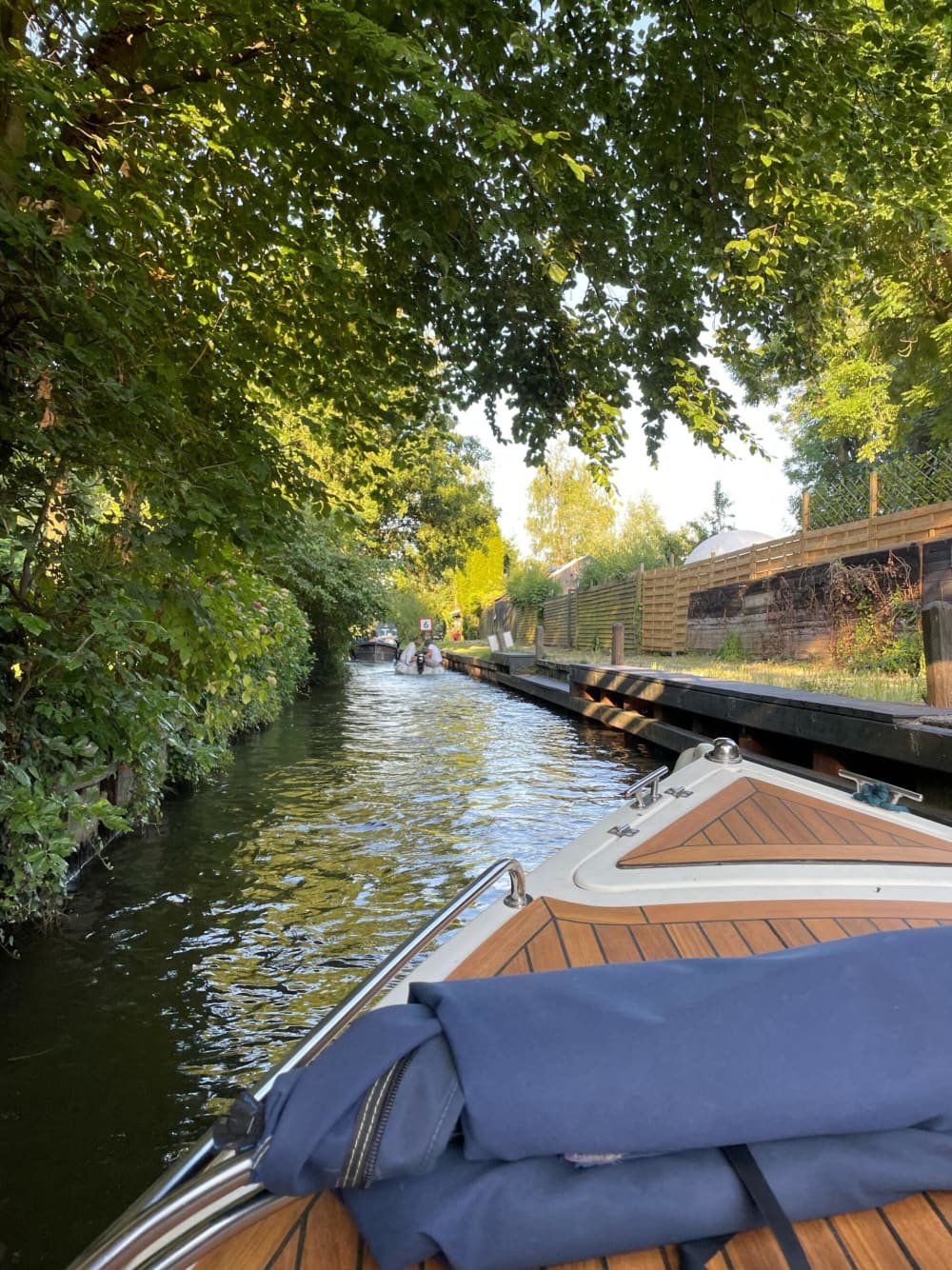 Ontdek de Loosdrechtse Plassen in een halve dag: uw korte uitstapje op deze Marinaut Gentle 710.