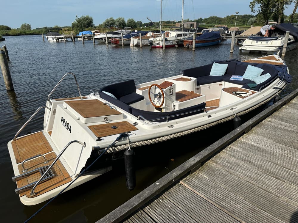 Ontdek de Loosdrechtse Plassen in een halve dag: uw korte uitstapje op deze Marinaut Gentle 710.