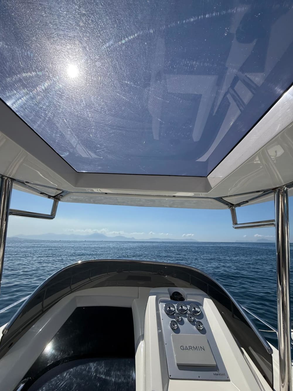 Entdecken Sie Neapel auf einer 9-stündigen Motorboottour.