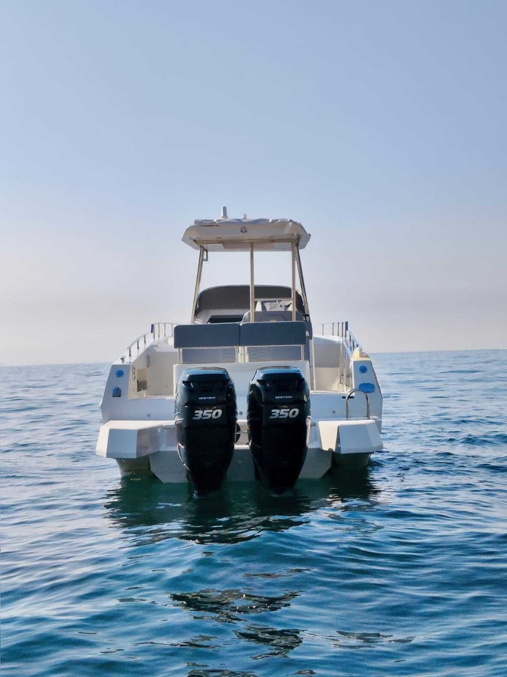 Entdecken Sie Neapel auf einer 9-stündigen Motorboottour.