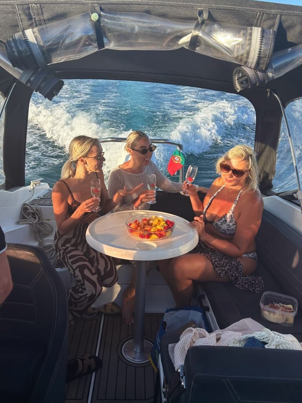 Excursión de medio día en Lagos en lancha motora.