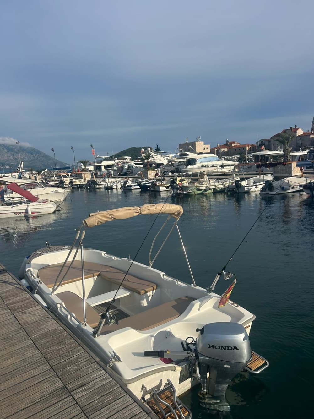 Skräddarsydd heldagsbåtupplevelse – Utforska Montenegro på ditt sätt