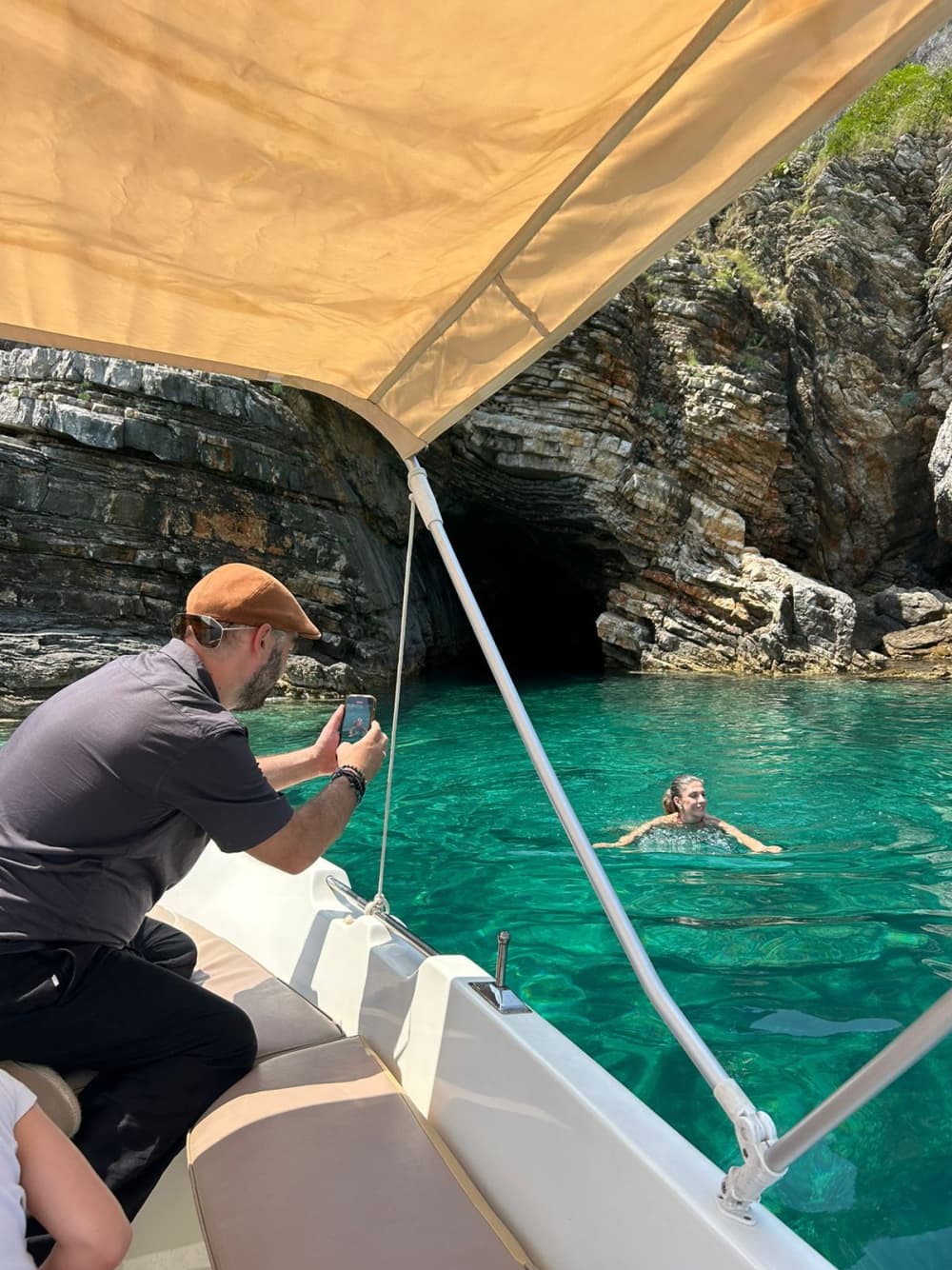 Experiencia de día completo en barco a tu medida: explora Montenegro a tu manera