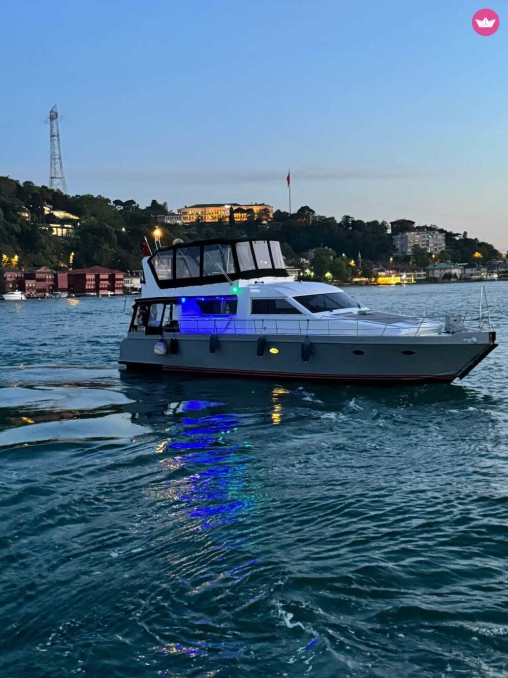 Bosporus und darüber hinaus: Ganztägige private Yacht-Schwimmtour in Istanbul
