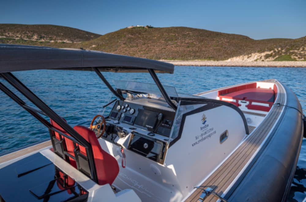 Całodniowa ucieczka na Morze Egejskie do Aspronisi, Platis Gyalos i Arki – pływanie, zwiedzanie i kolacja