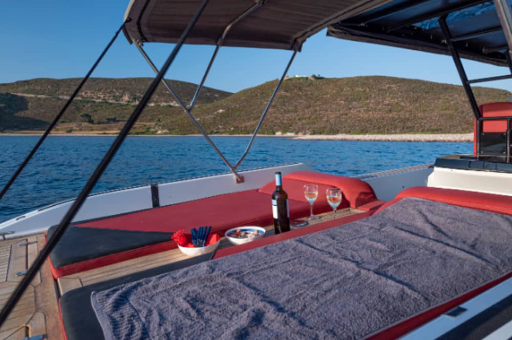 Całodniowa ucieczka na Morze Egejskie do Aspronisi, Platis Gyalos i Arki – pływanie, zwiedzanie i kolacja