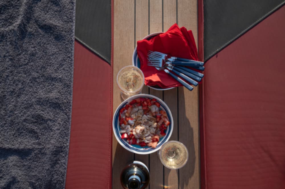 Całodniowa ucieczka na Morze Egejskie do Aspronisi, Platis Gyalos i Arki – pływanie, zwiedzanie i kolacja