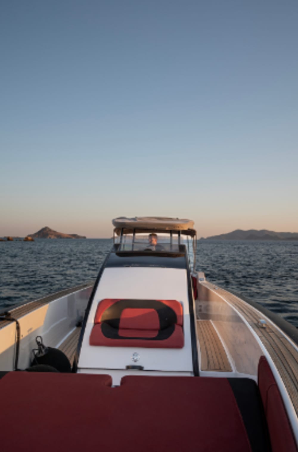 Całodniowa ucieczka na Morze Egejskie do Aspronisi, Platis Gyalos i Arki – pływanie, zwiedzanie i kolacja