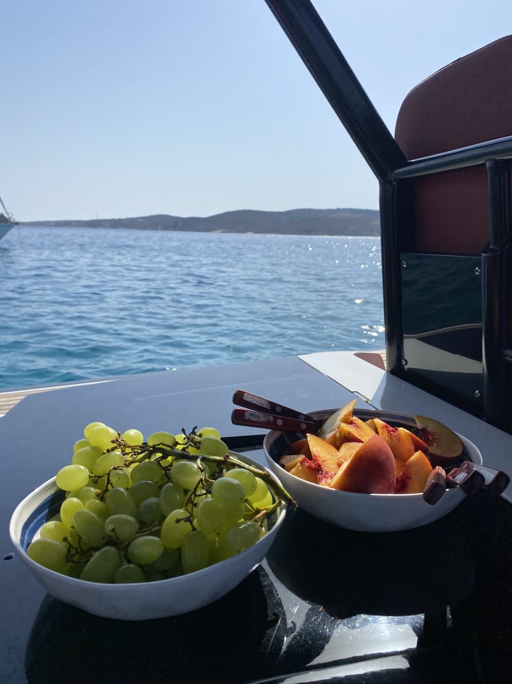 Excursion d'une journée en bateau à Patmos – Aspronisi, plages de sable et arrêt déjeuner à Arki