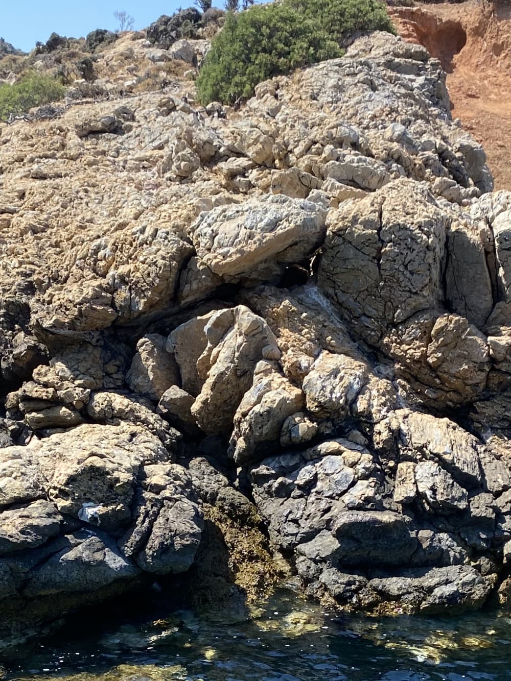 Prywatna półdniowa wycieczka łodzią po Patmos – jaskinie, ukryte plaże i przystanki na pływanie