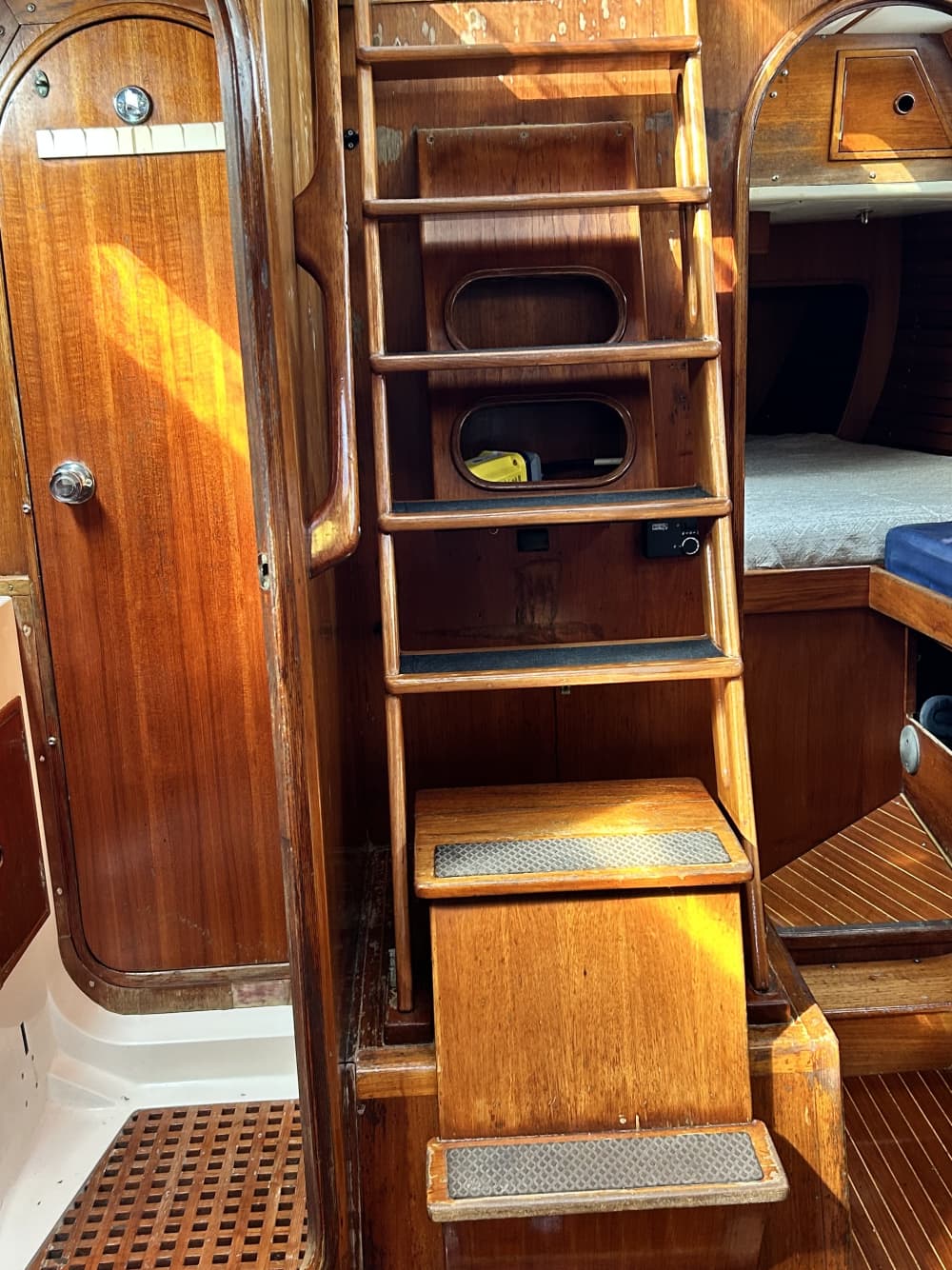 Excursión exclusiva de medio día al sur de Córcega y la costa este de Cerdeña