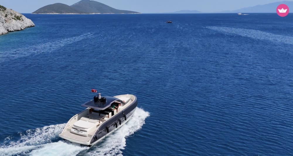 Discover Akvaryum Bay: A Stylish Escape by Sea