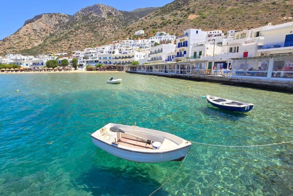 Sifnos y Despotiko | Excursión privada de día completo en yate