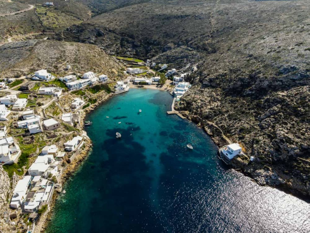 Sifnos y Despotiko | Excursión privada de día completo en yate