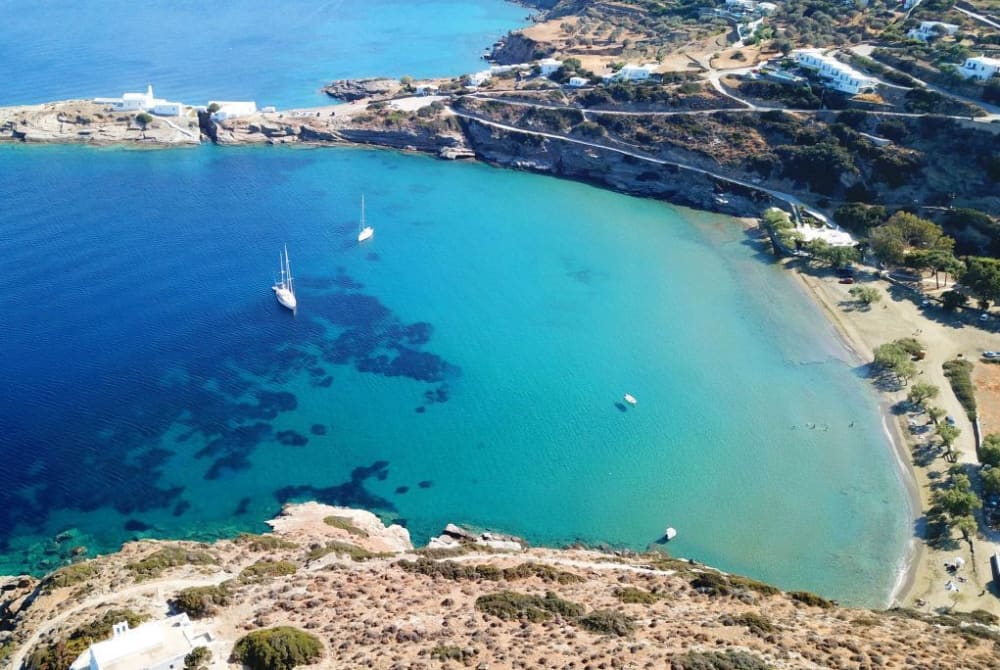 Sifnos y Despotiko | Excursión privada de día completo en yate