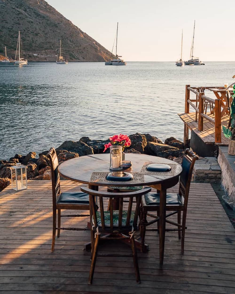 Sifnos y Despotiko | Excursión privada de día completo en yate