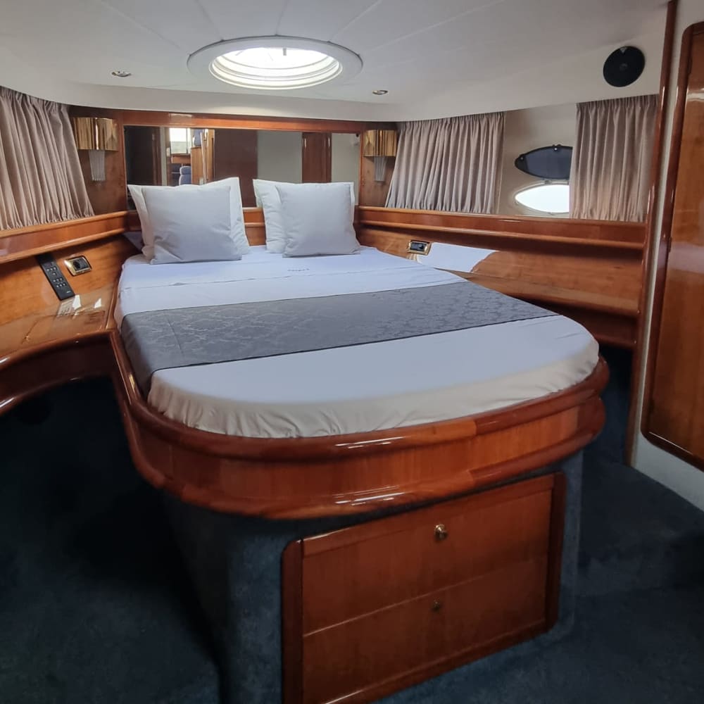 Private yacht excursion in Palma Bay – Full day (8 h) – coves and snorkeling