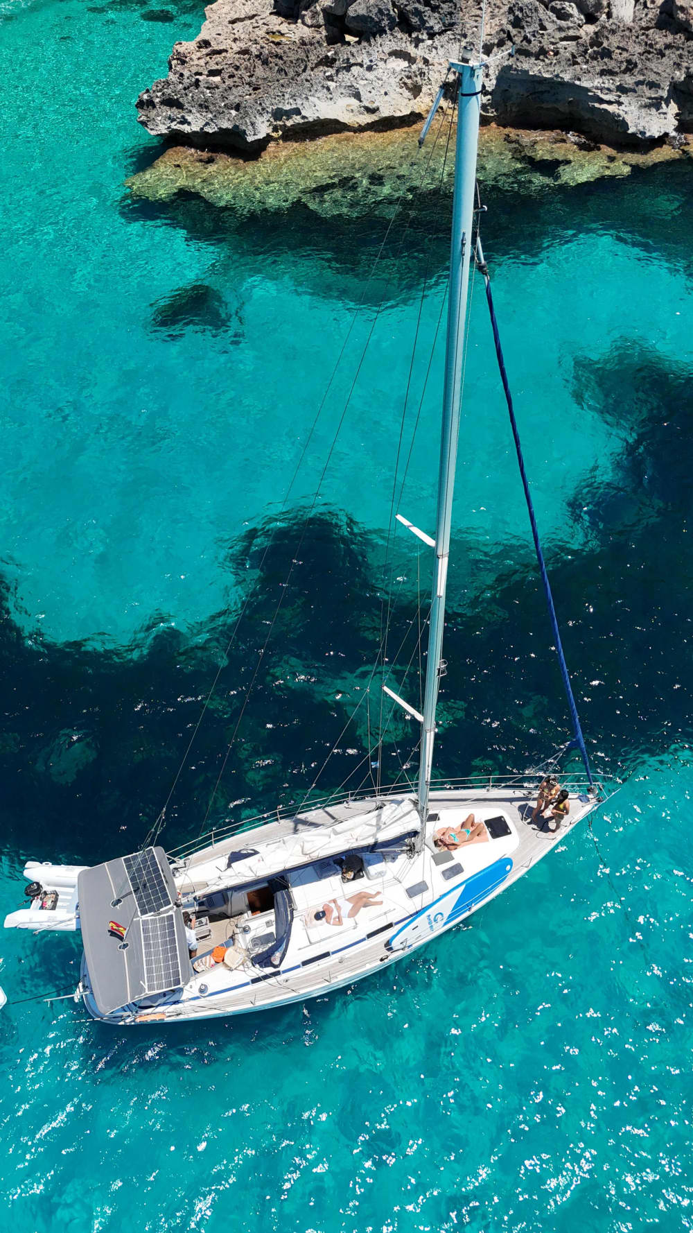 Navigation privée vers Formentera et le sud d'Ibiza : une journée entre eaux turquoise et plages immaculées