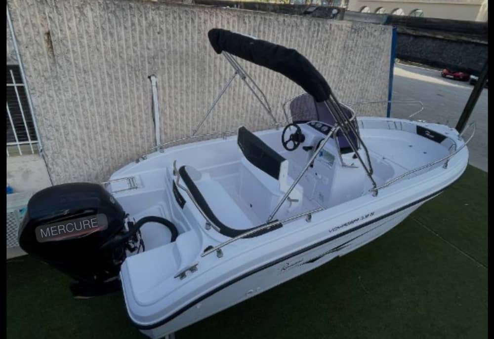 Profitez de 9h de balade en bateau à moteur à Fréjus