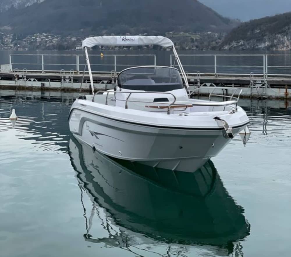 Profitez de 9h de balade en bateau à moteur à Fréjus