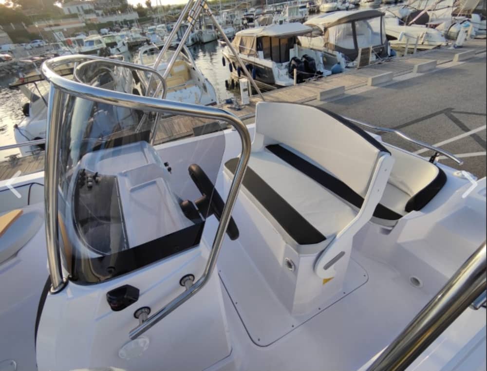 Profitez de 9h de balade en bateau à moteur à Fréjus