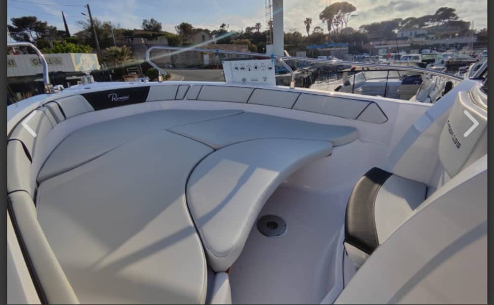 Profitez de 9h de balade en bateau à moteur à Fréjus