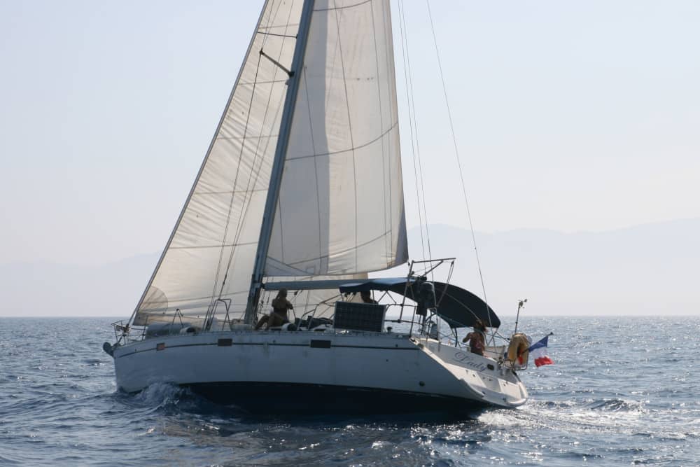 Rilassatevi a Saint-Cyprien: 9 ore di sole su una barca a vela.