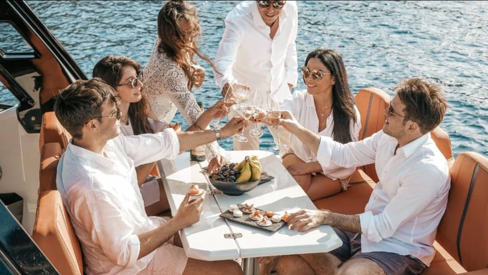 Ανακαλύψτε τη Μήλο με στυλ!