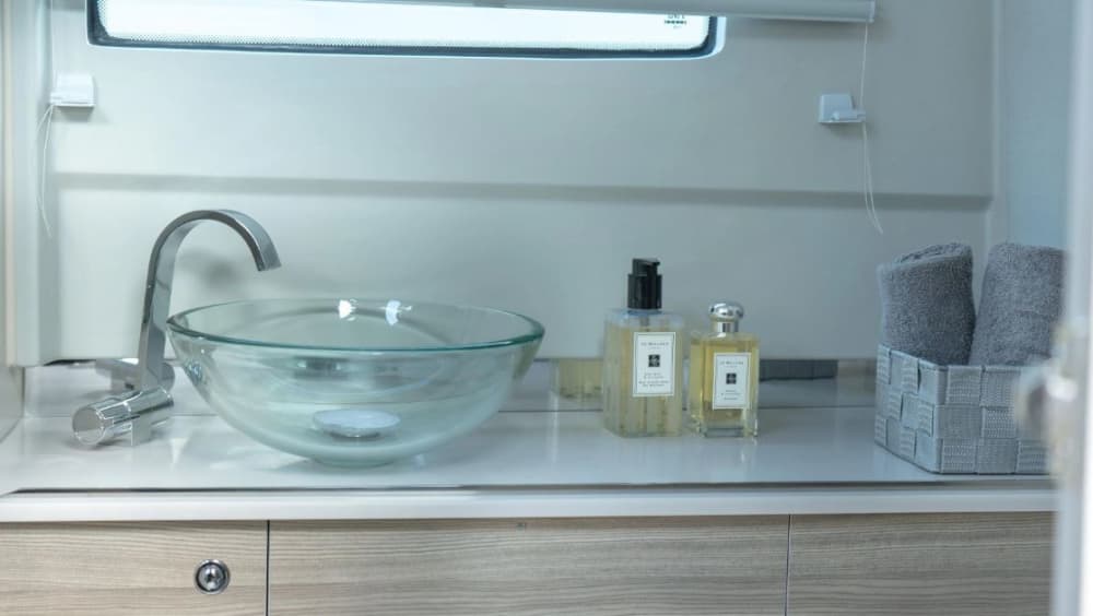 Ανακαλύψτε τη Μήλο με στυλ!