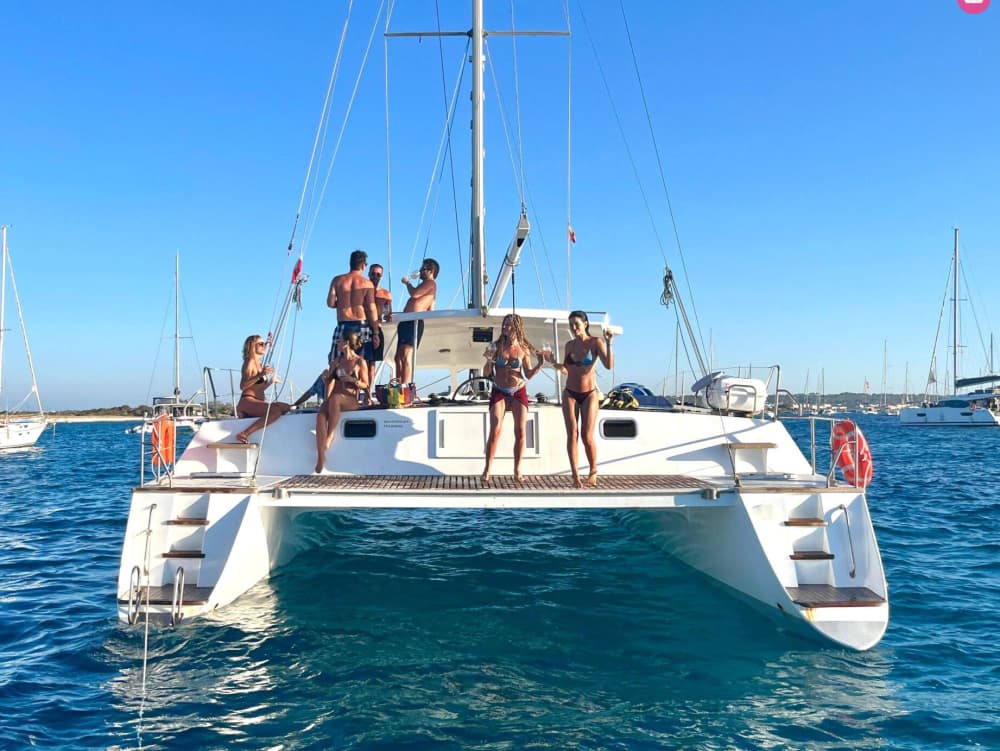 Catamaran Experience – 8-Hour Coastal Escape
