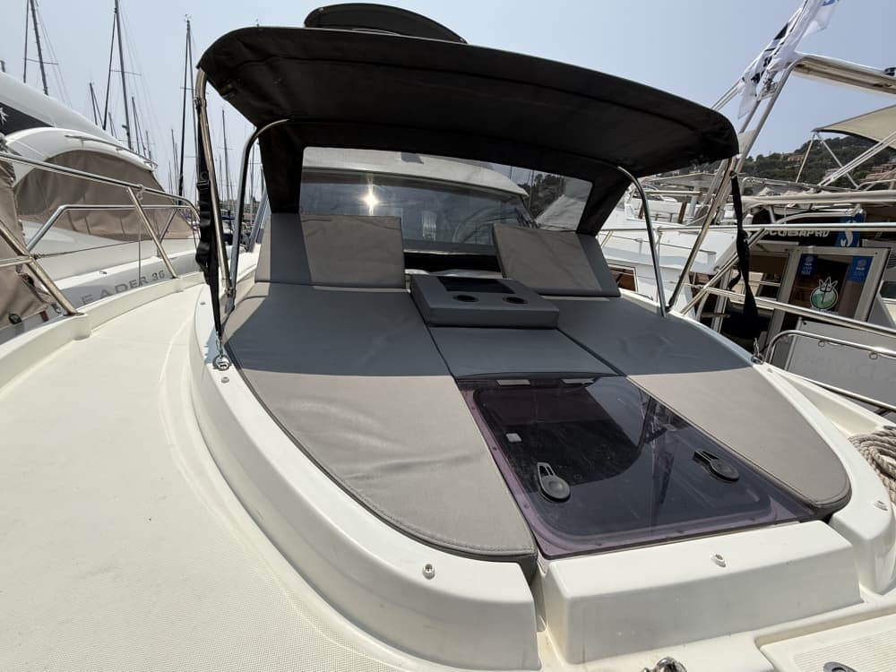 Goditi 4 ore di sole su un motoscafo a Tolone.