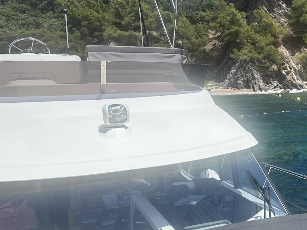 Goditi 4 ore di sole su un motoscafo a Tolone.