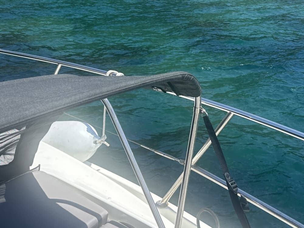 Goditi 4 ore di sole su un motoscafo a Tolone.