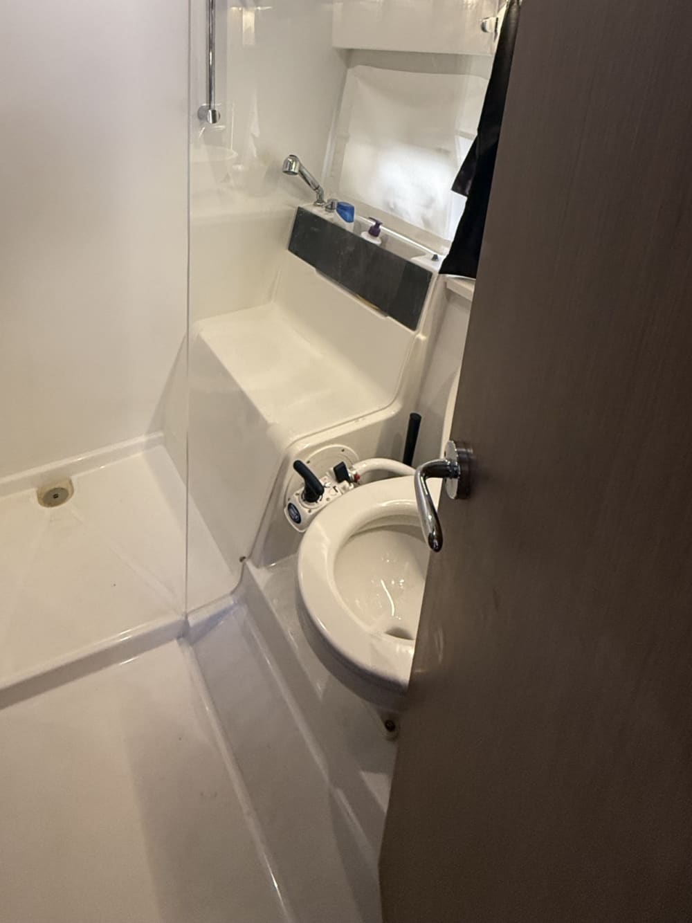 Goditi 4 ore di sole su un motoscafo a Tolone.