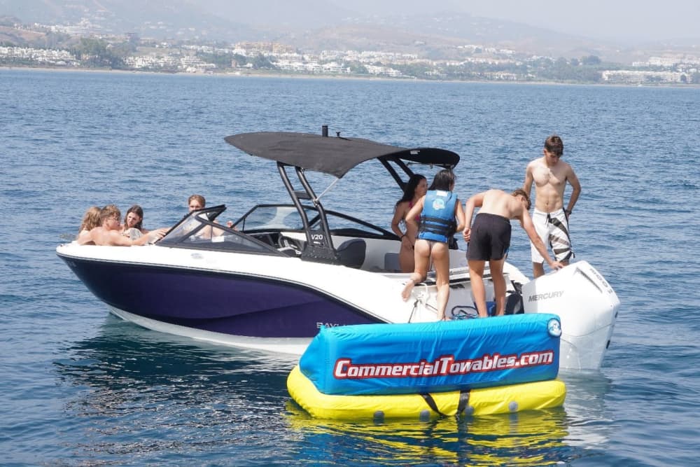 🚤4HS Boat Rental with 1H Water Activities💦 included! 💦
Donut, Wakeboard :)
