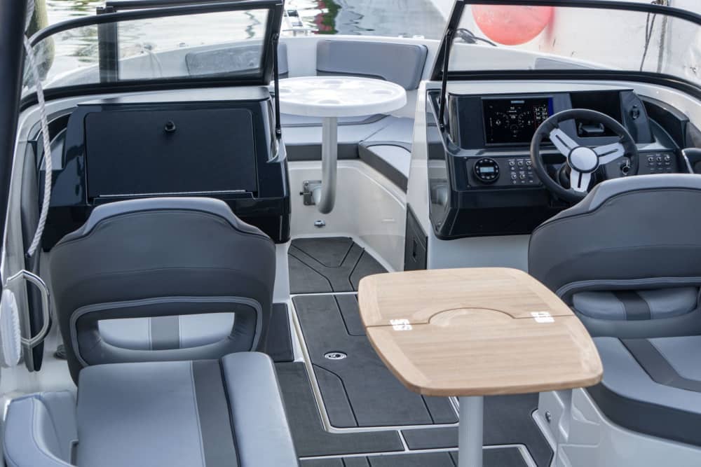 🚤4HS Boat Rental with 1H Water Activities💦 included! 💦
Donut, Wakeboard :)