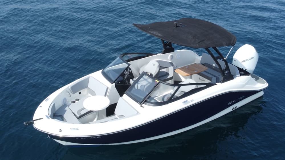 🚤4HS Boat Rental with 1H Water Activities💦 included! 💦
Donut, Wakeboard :)