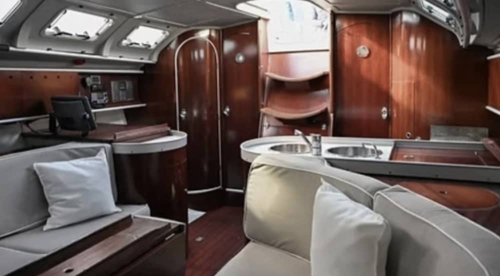 Descubre Cattolica en una excursión de un día completo en velero.