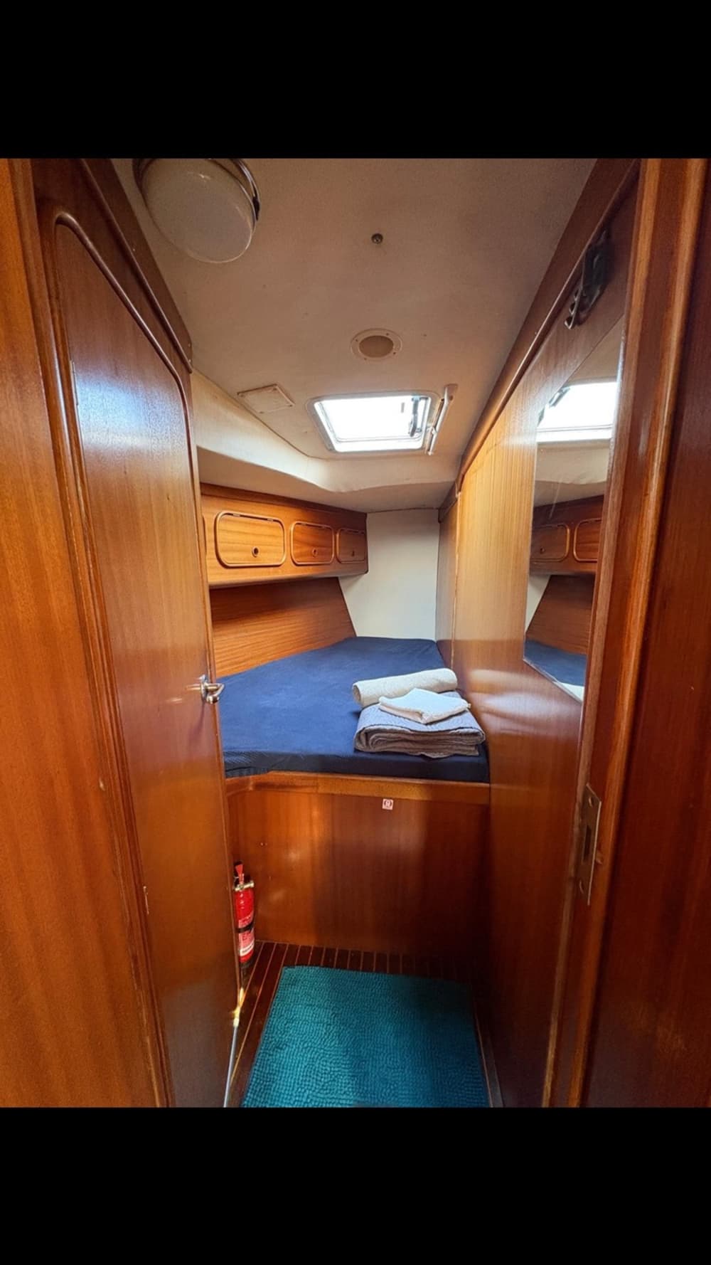 Setzen Sie Kurs auf Freude: Ein ganzer Tag authentisches Segeln in Rom an Bord eines Segelboots