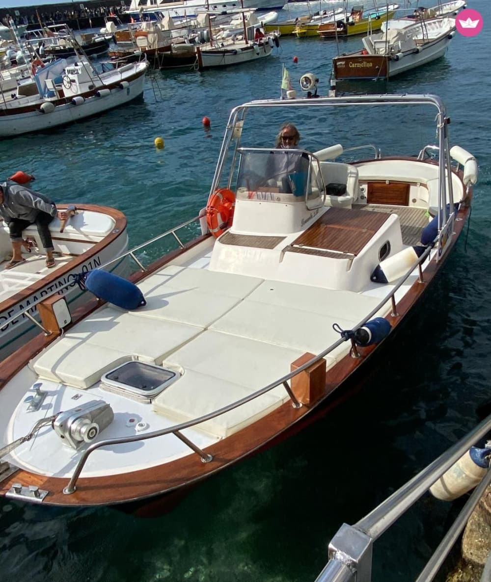 Fairytale Capri: A 3-Hour Tour aboard a Classic Sorrento Gozzo