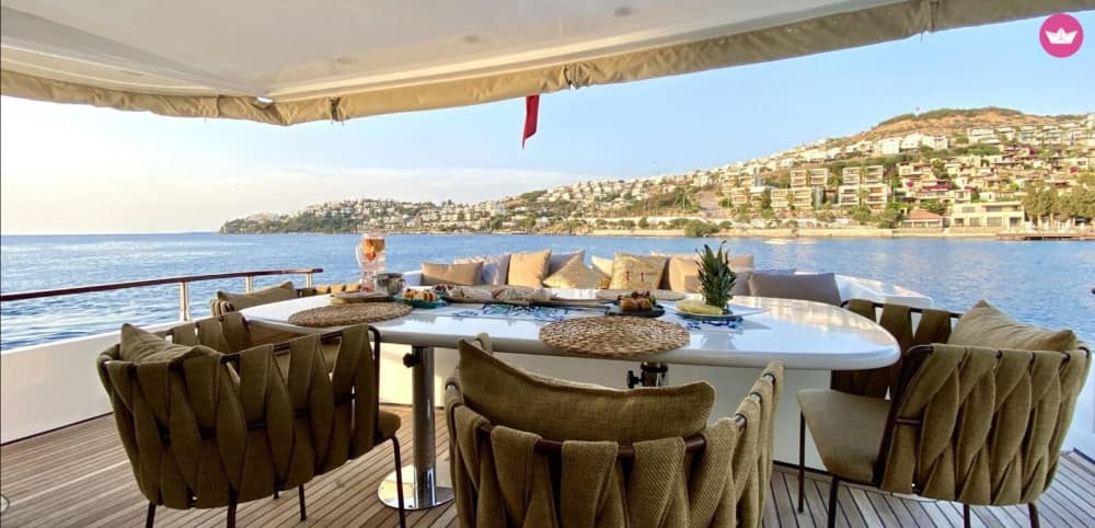 Célébrez avec style : événements sur mesure en yacht de luxe à Bodrum
