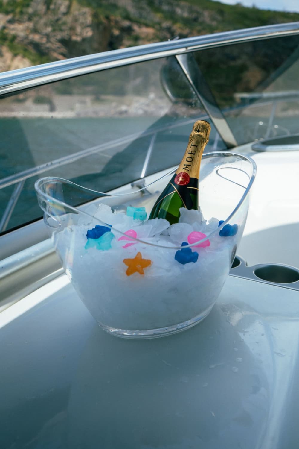 Passeio de barco de 6 horas saindo de Setúbal com opção de espumante e restaurante